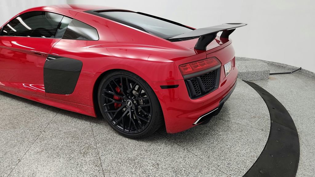 Used 2017 Audi R8 V10 w/ Carbon Exterior Package image 19