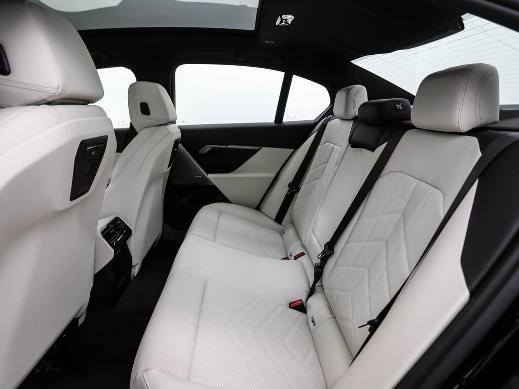 Certified 2025 BMW 530i xDrive w/ M Sport Package image 21