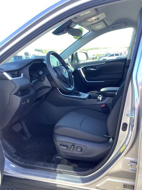 Used 2025 Toyota RAV4 XLE AWD/4WD image 14