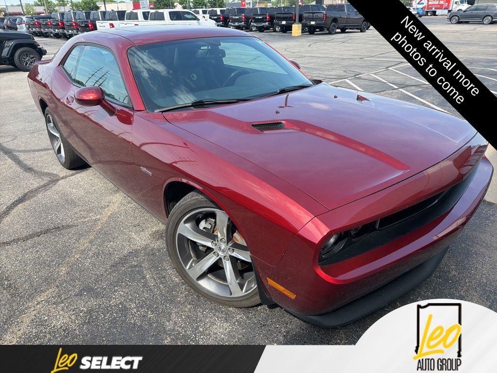 Used 2014 Dodge Challenger SXT RWD image 4