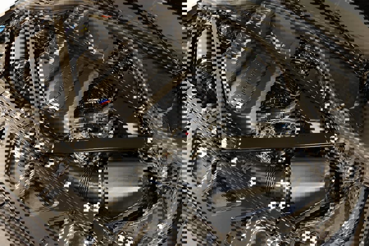 Used 2024 BMW M2 w/ Lighting Package image 33