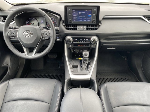 Used 2022 Toyota RAV4 XLE Premium image 14