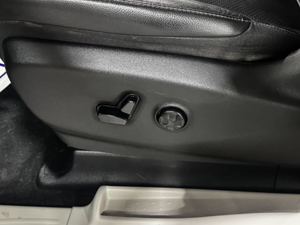 Used 2020 Chrysler Pacifica Touring-L FWD image 18