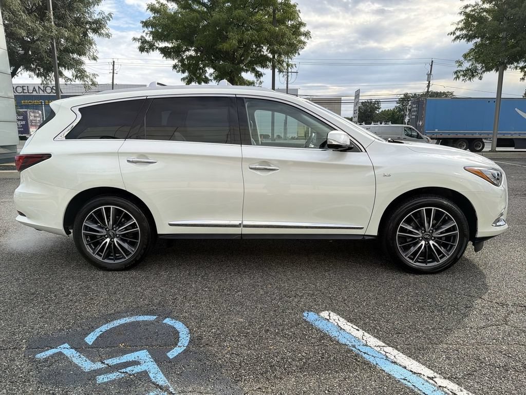 Used 2017 INFINITI QX60 Luxe w/ Deluxe Technology Package AWD/4WD image 9