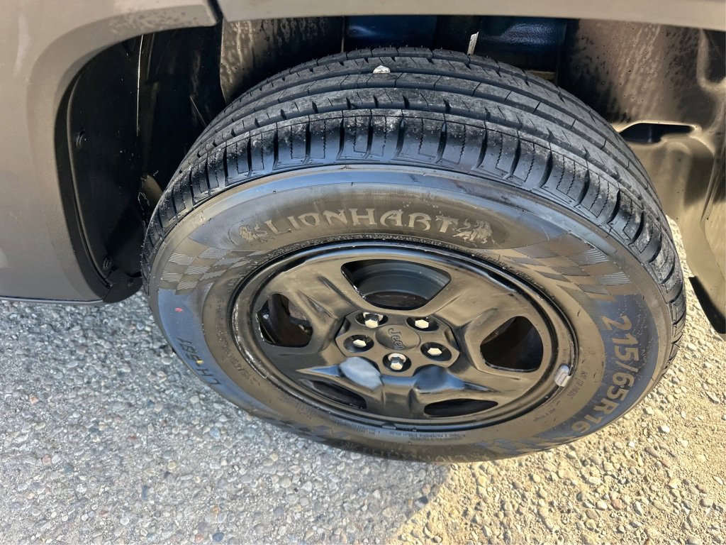 Used 2017 Jeep Renegade Sport w/ Power & Air Group image 18