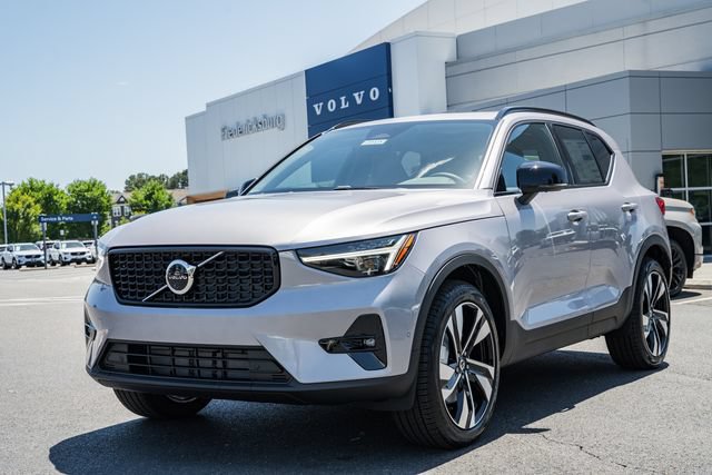 New 2026 Volvo XC40 B5 Plus w/ Climate Package AWD/4WD image 3