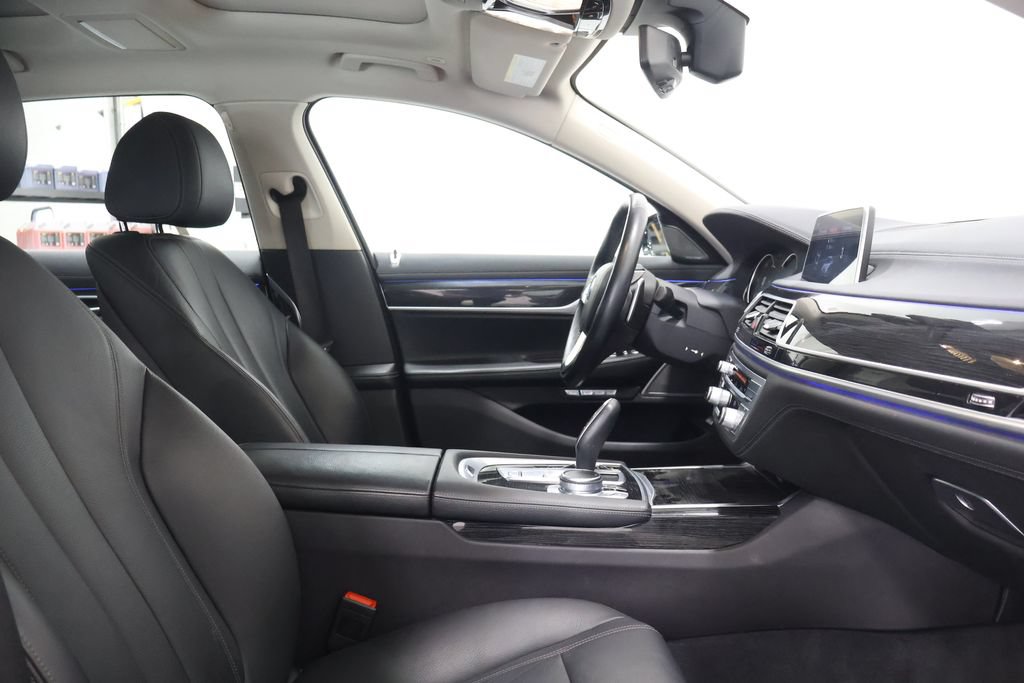 Used 2018 BMW 740i RWD image 21