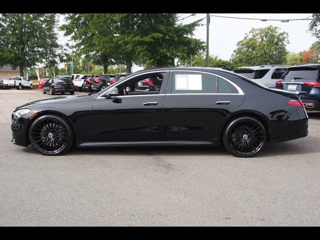 Used 2022 Mercedes-Benz S 580 4MATIC Sedan w/ AMG Line Package image 2