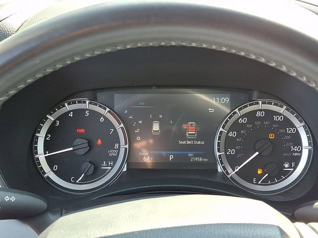 Used 2023 Toyota Highlander XLE AWD/4WD image 25