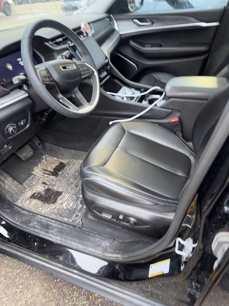 Used 2023 Jeep Grand Cherokee L Limited image 9