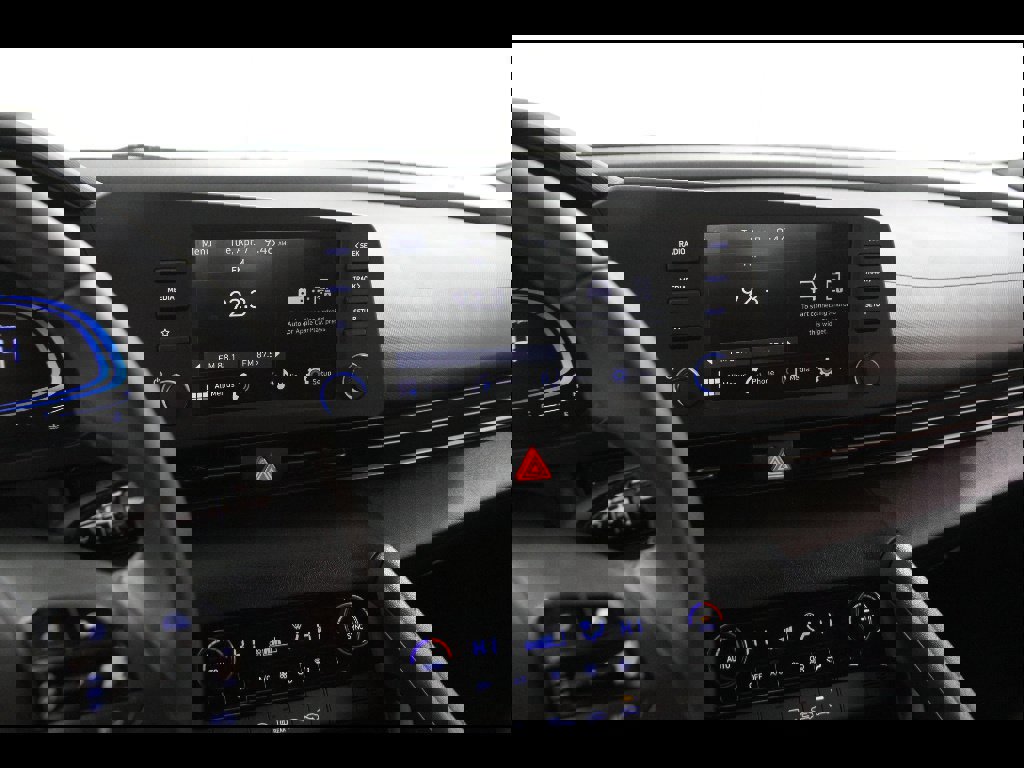 Certified 2025 Hyundai Elantra Sport image 9