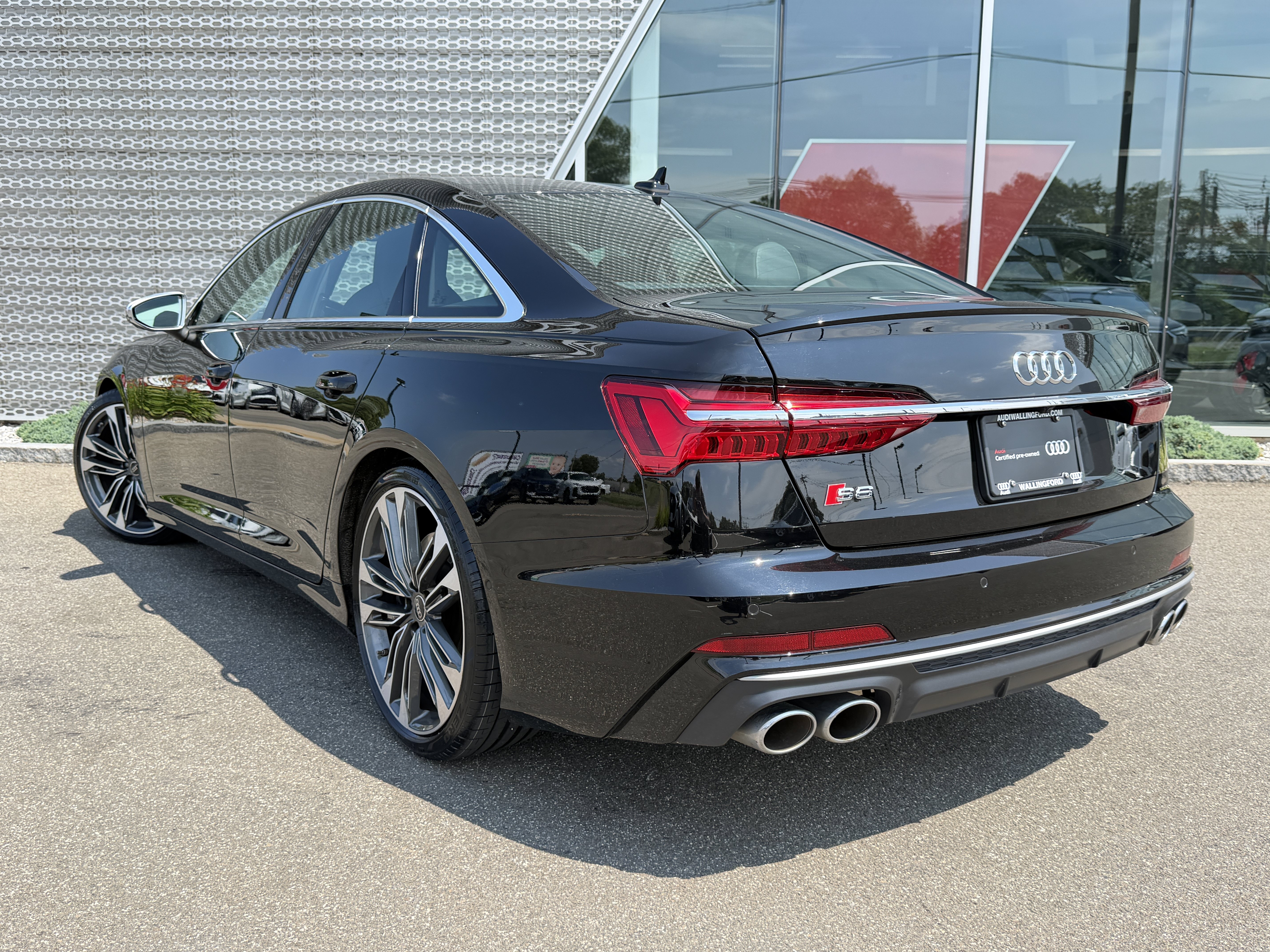 Certified 2024 Audi S6 Premium Plus w/ Premium Plus Package AWD/4WD image 3