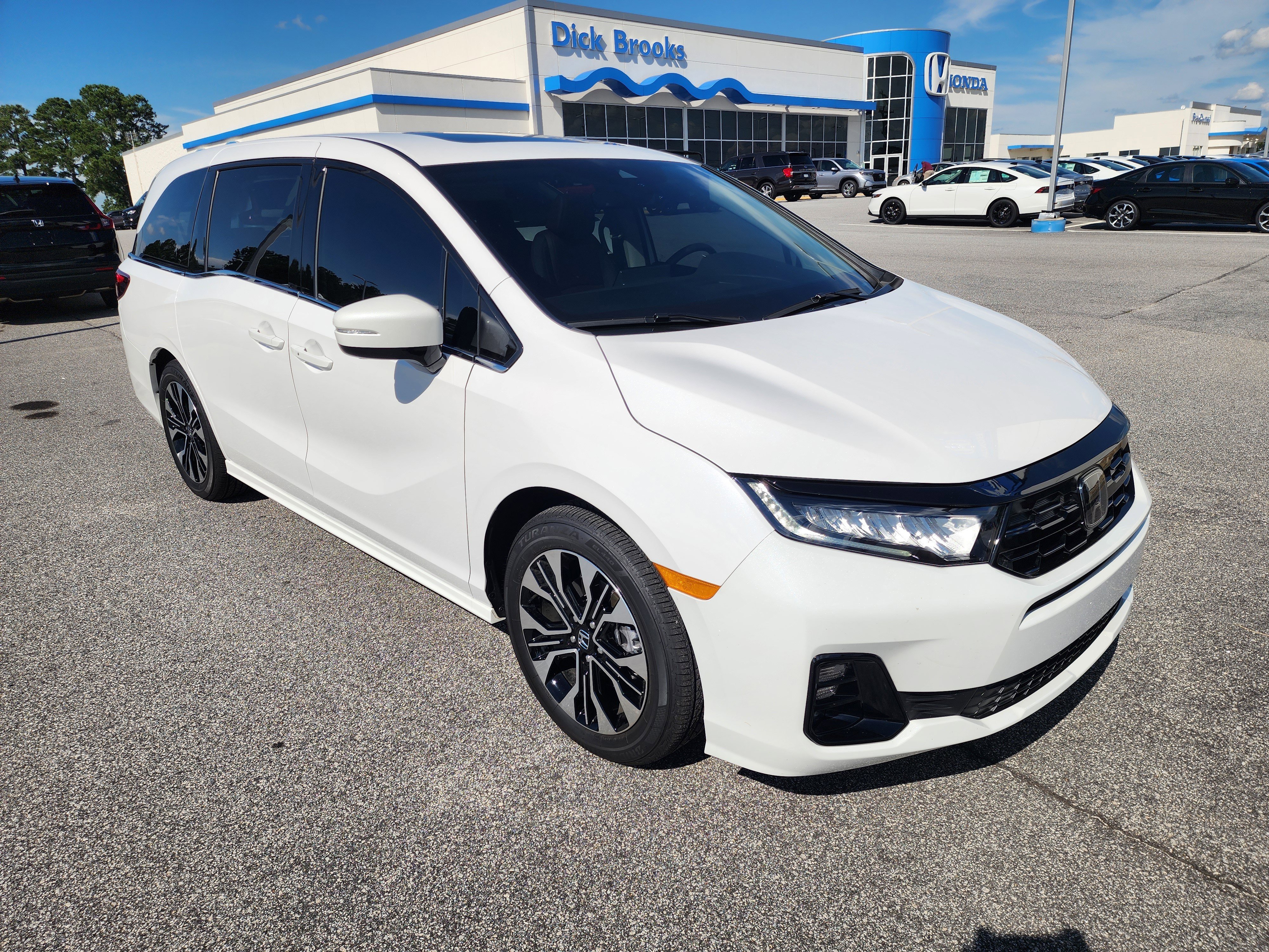 Used 2025 Honda Odyssey Elite image 2