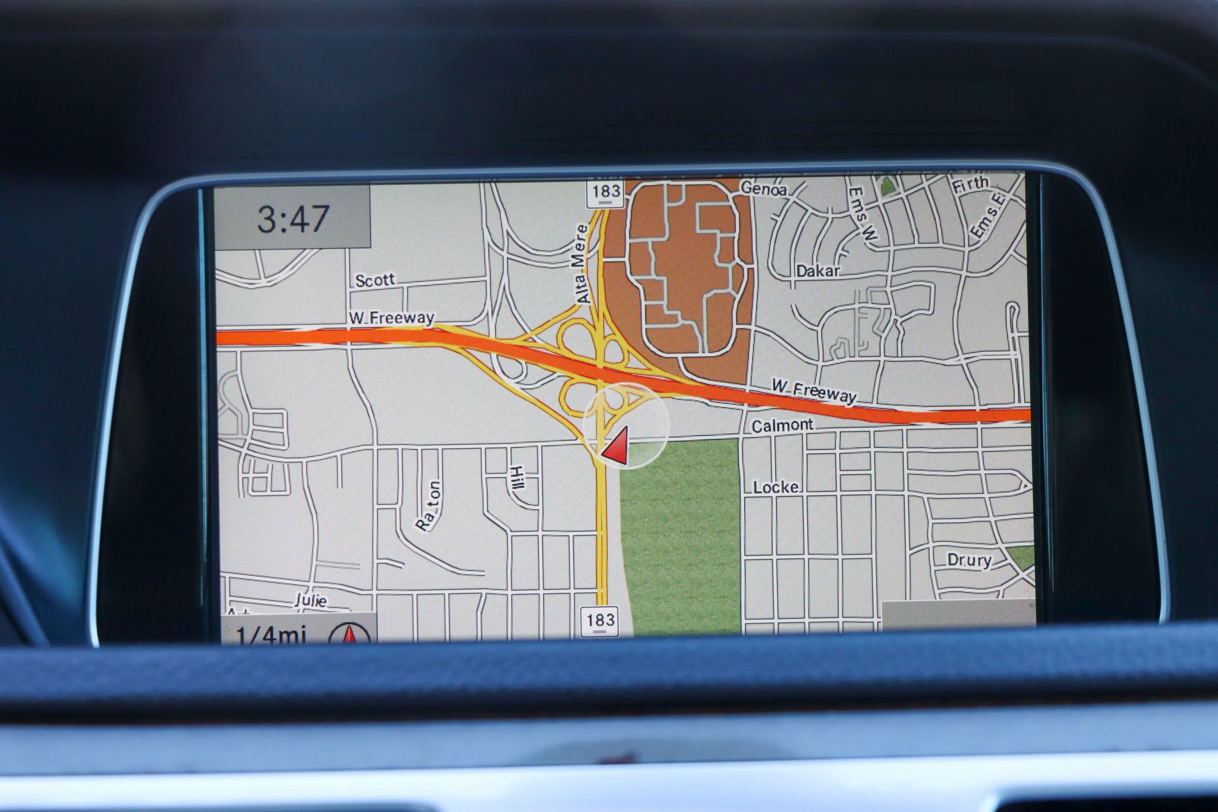 Used 2014 Mercedes-Benz E 350 Sedan image 32