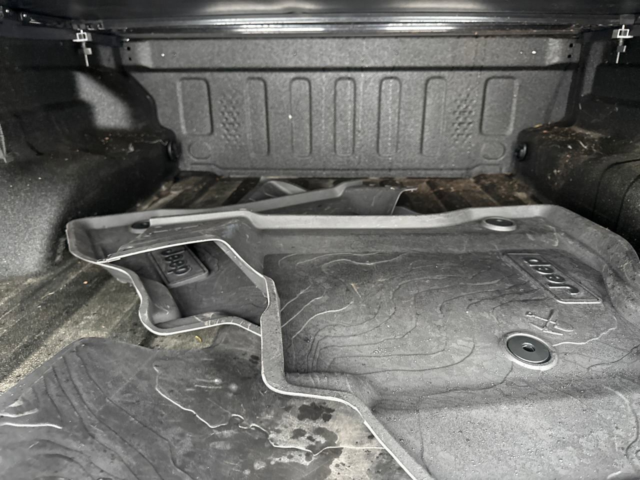 Used 2022 Jeep Gladiator Sport image 11