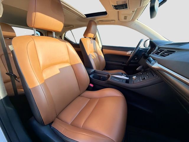 Used 2015 Lexus CT 200h w/ Navigation Package FWD image 26