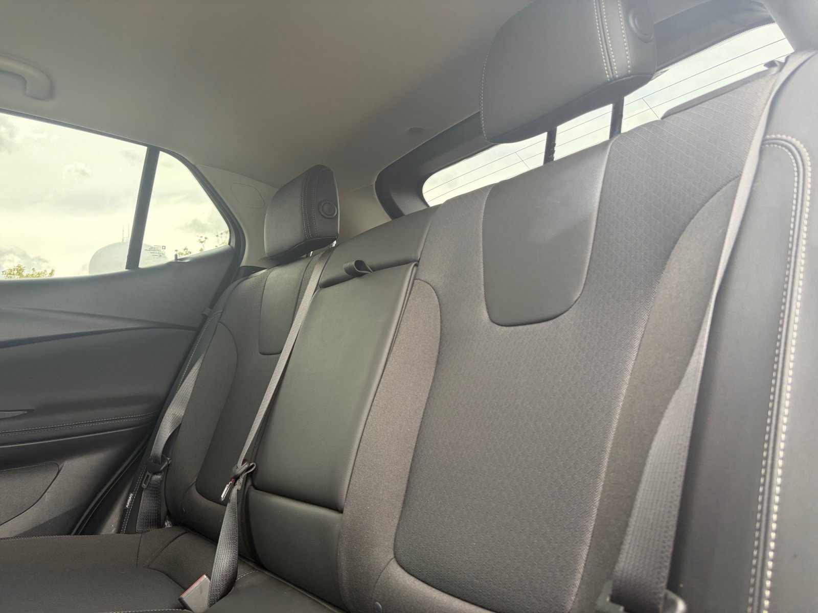 Used 2021 Buick Encore GX Select AWD/4WD image 28