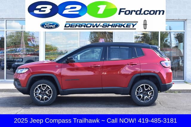 Used 2025 Jeep Compass Trailhawk AWD/4WD image 2
