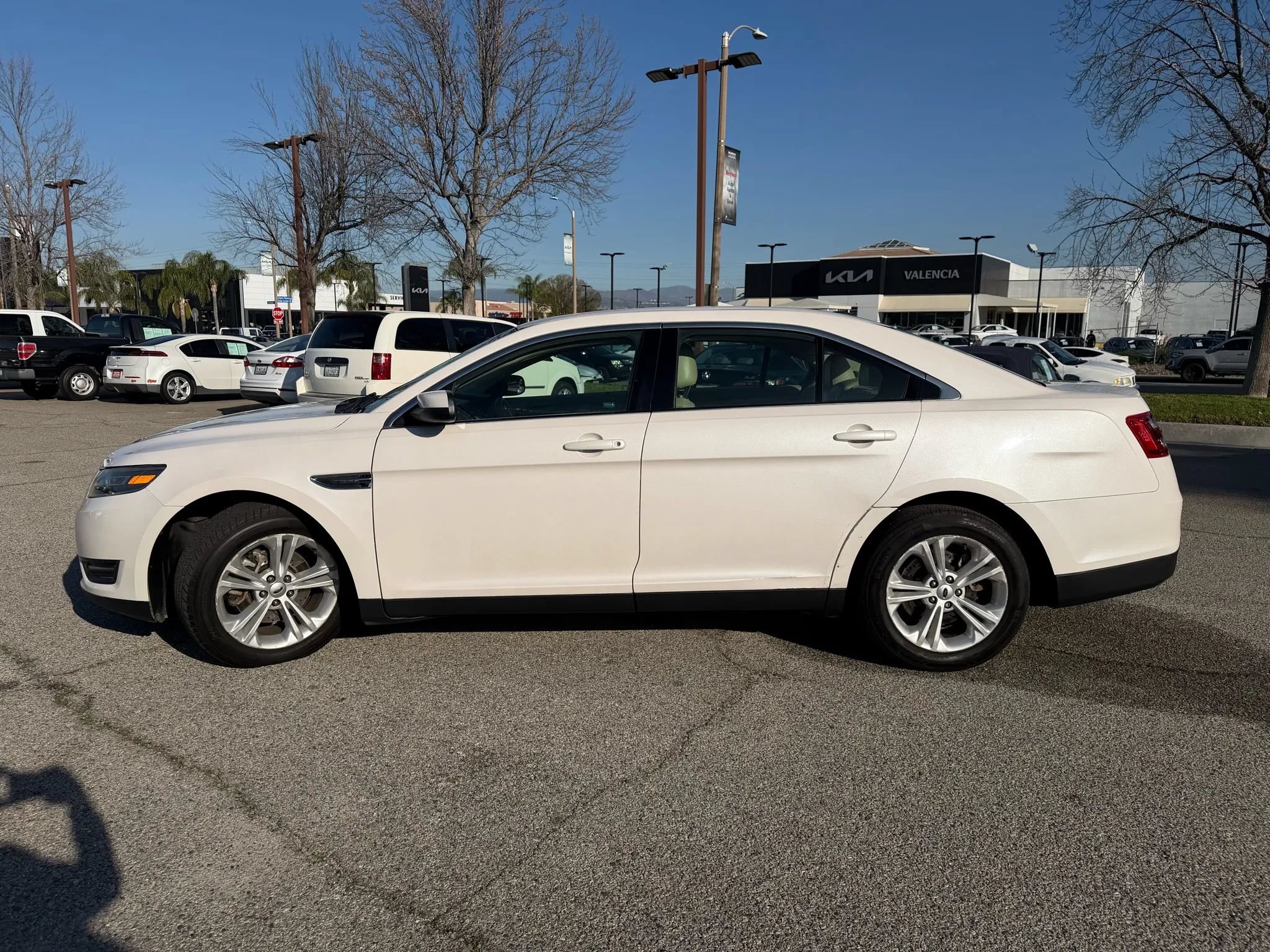 Used 2016 Ford Taurus SEL FWD image 5
