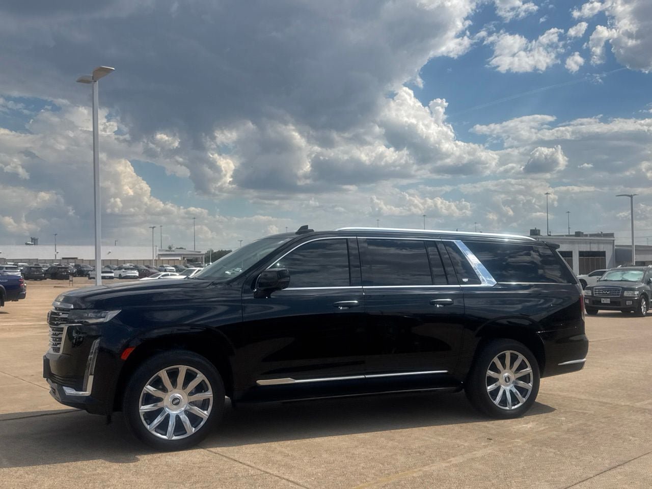 Used 2023 Cadillac Escalade ESV Premium Luxury Platinum AWD/4WD image 13