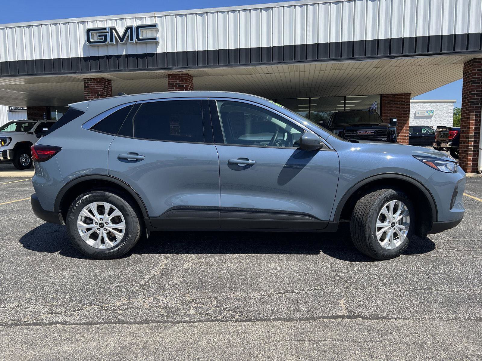 Used 2023 Ford Escape Active w/ Tech Pack #2 AWD/4WD image 3