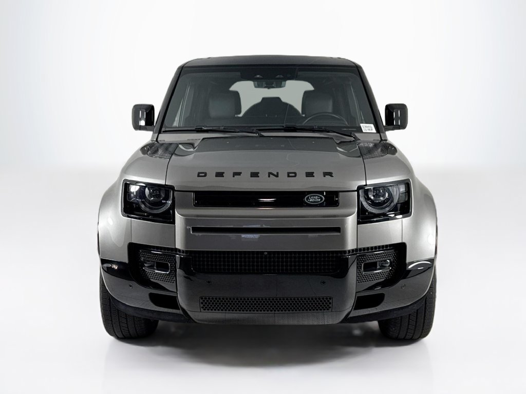 Used 2025 Land Rover Defender 110 X-Dynamic SE AWD/4WD image 8