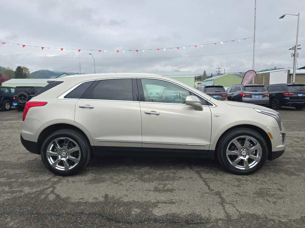 Used 2017 Cadillac XT5 Platinum w/ Driver Assist Package image 6