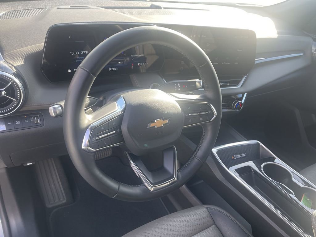 Used 2025 Chevrolet Equinox LT w/ Convenience Package II image 17