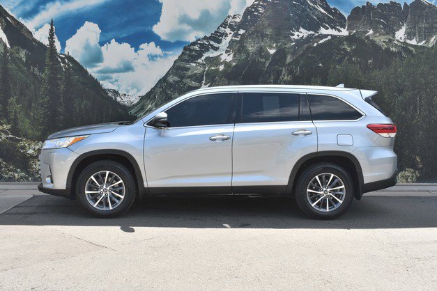 Used 2019 Toyota Highlander XLE w/ Carpet Mat Package (TMS) AWD/4WD image 7