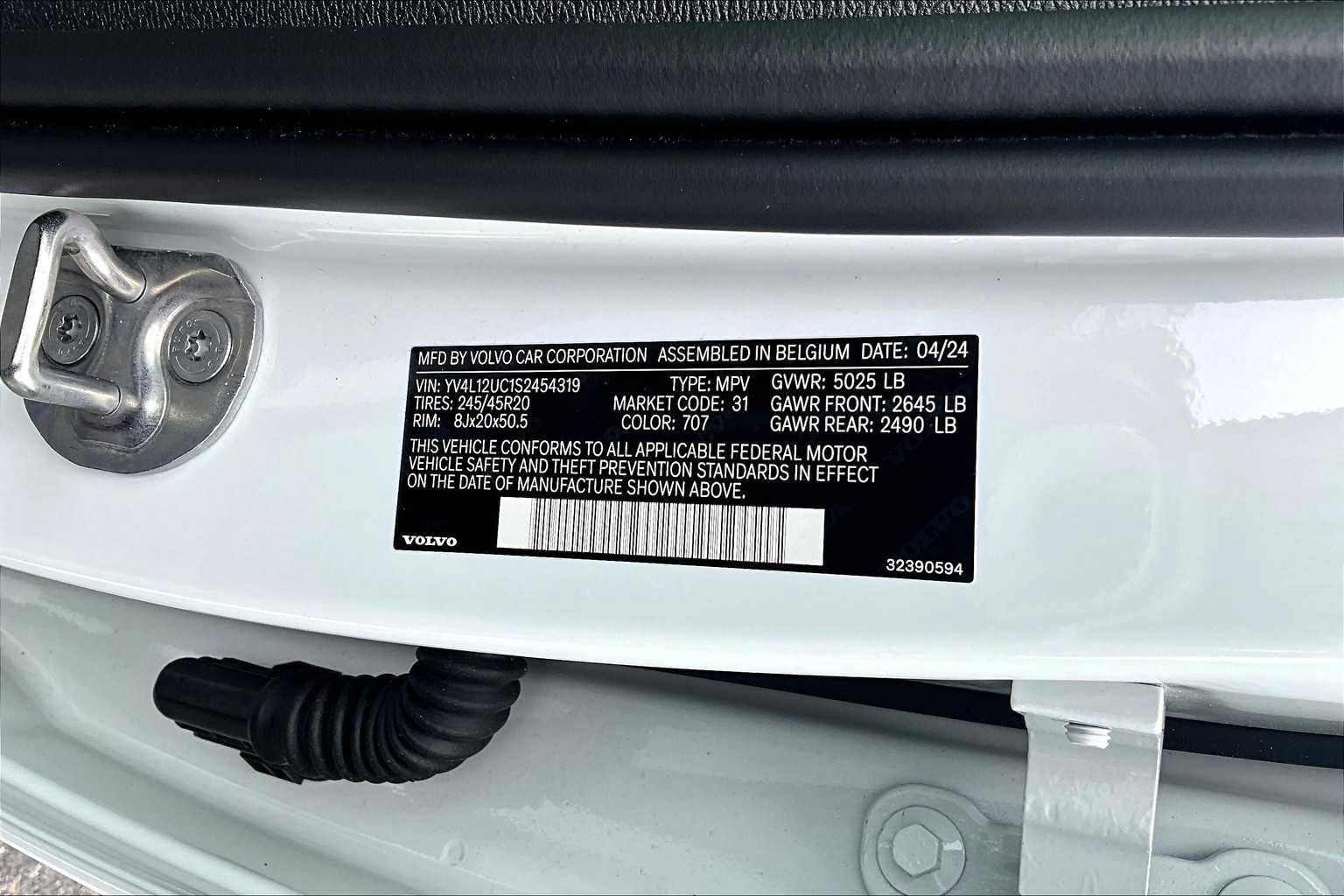 Used 2025 Volvo XC40 B5 Plus w/ Protection Package Premier image 30