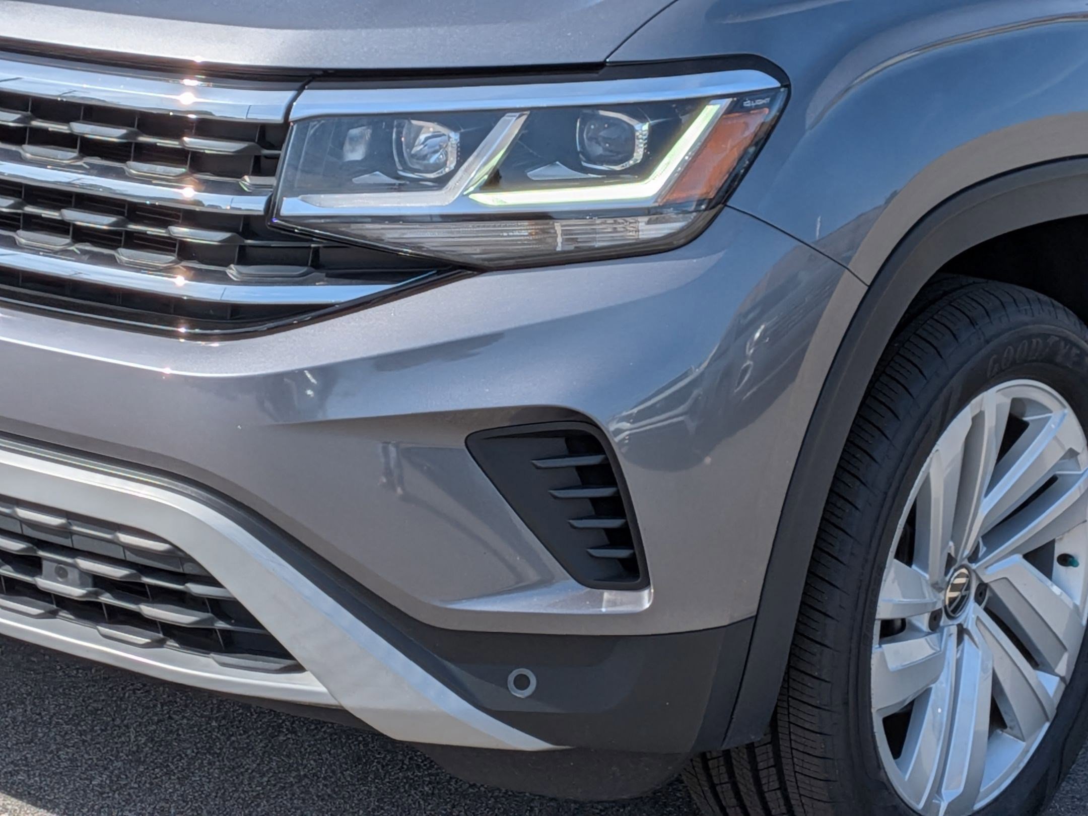 Used 2023 Volkswagen Atlas Cross Sport SE w/ Panoramic Sunroof Package image 9