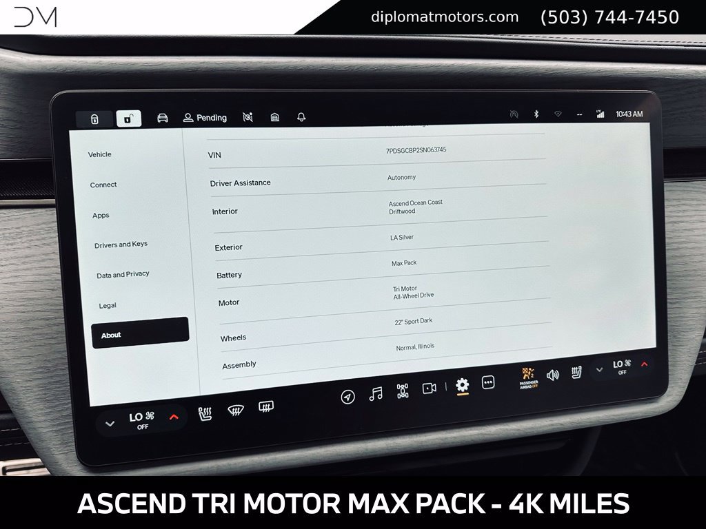 Used 2025 Rivian R1S Premium Dual AWD/4WD image 3