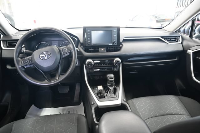 Used 2022 Toyota RAV4 XLE AWD/4WD image 13