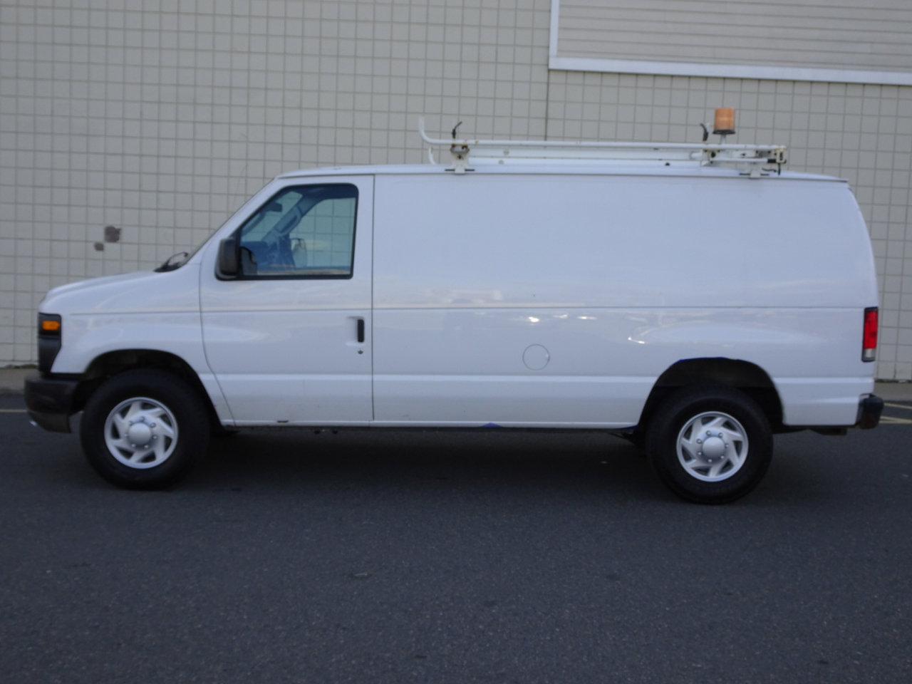 Used 2014 Ford E-250 and Econoline 250 E-250 Recreational w/ Power Group image 4