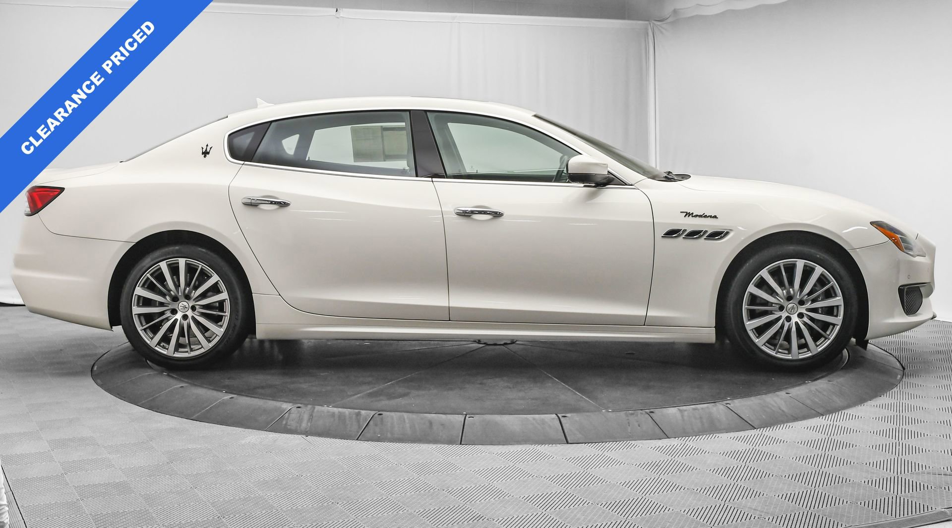 Used 2022 Maserati Quattroporte Modena Q4 image 9
