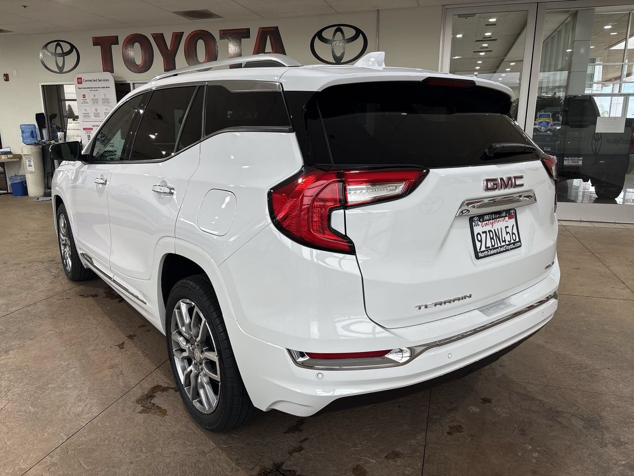 Used 2024 GMC Terrain Denali w/ LPO, Cargo Package AWD/4WD image 8