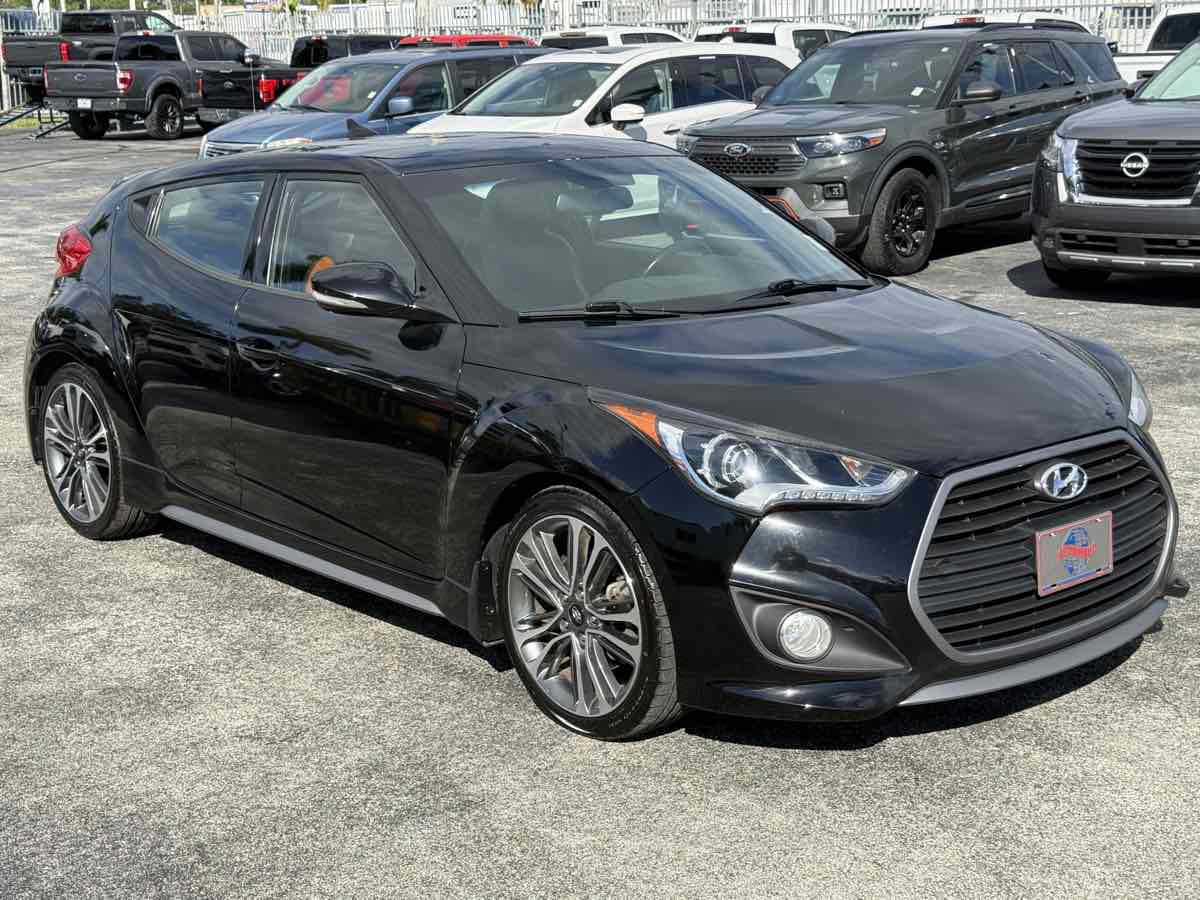 Used 2016 Hyundai Veloster Turbo w/ Option Group 04 FWD image 2