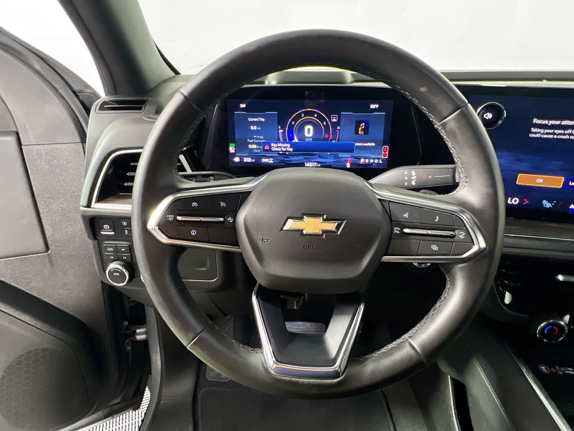 Used 2025 Chevrolet Suburban Z71 image 17