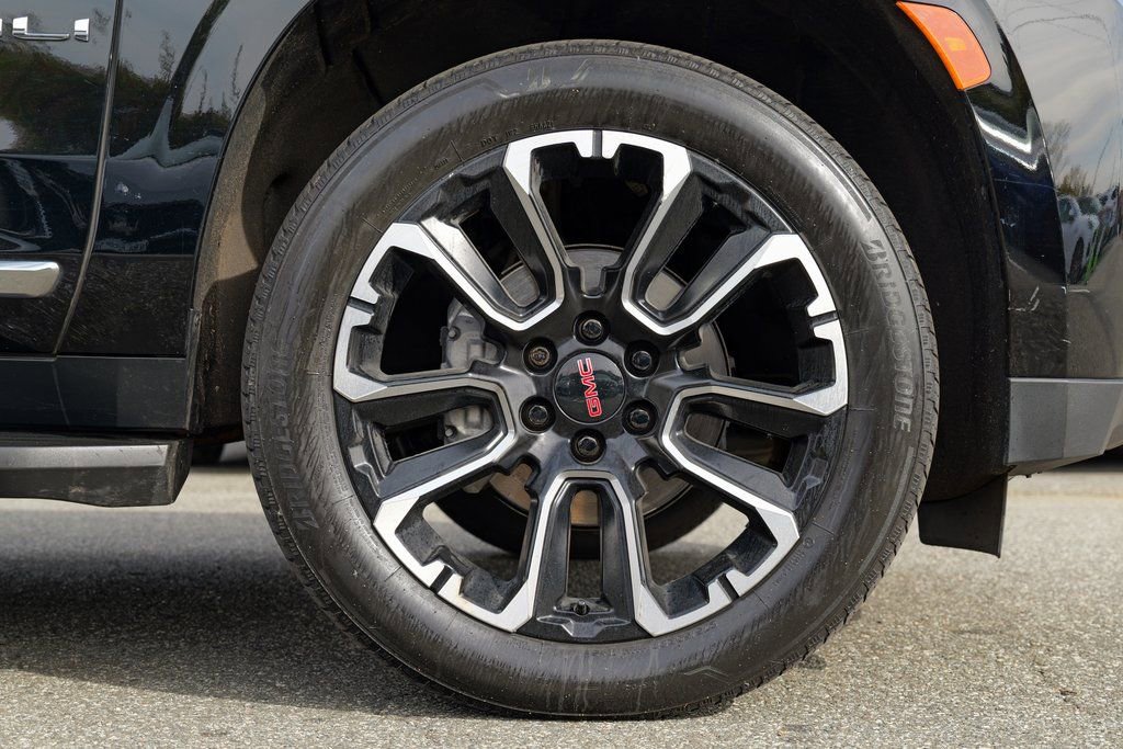 Used 2022 GMC Yukon XL Denali image 12