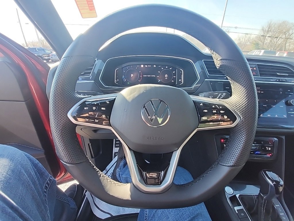 Used 2024 Volkswagen Tiguan SEL R-Line image 23