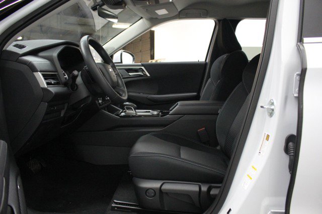 New 2026 Mitsubishi Outlander ES image 6