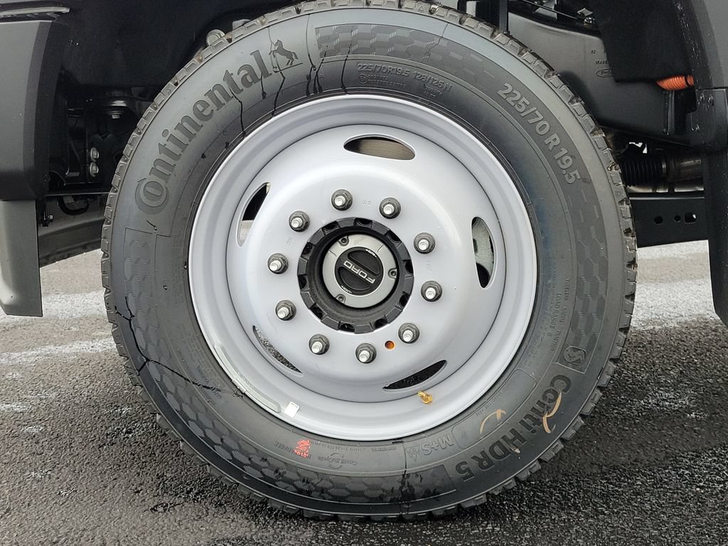 New 2026 Ford F550 4x4 Regular Cab Super Duty image 14