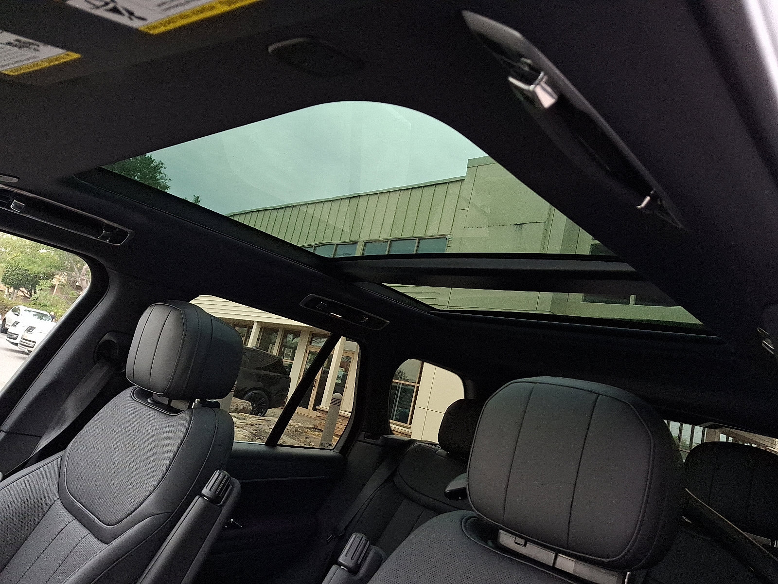 New 2025 Land Rover Range Rover SE image 12