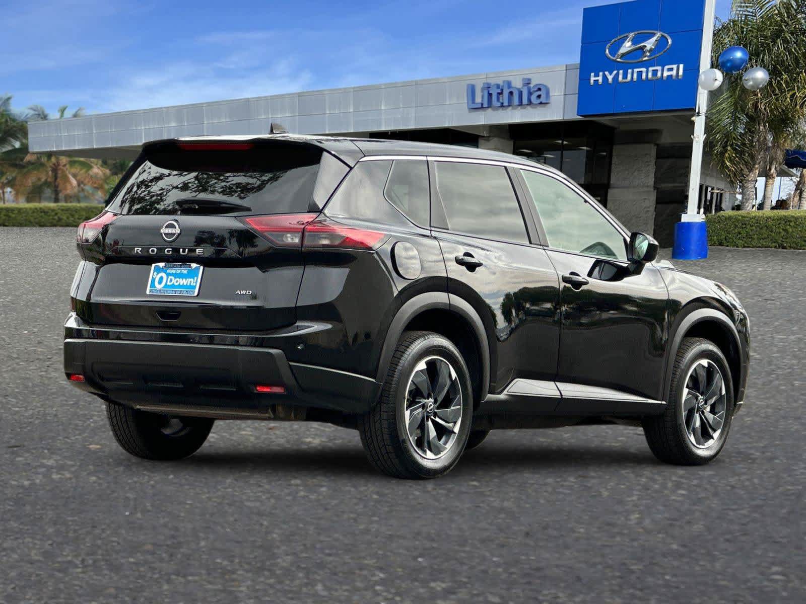 Used 2025 Nissan Rogue SV AWD/4WD image 3