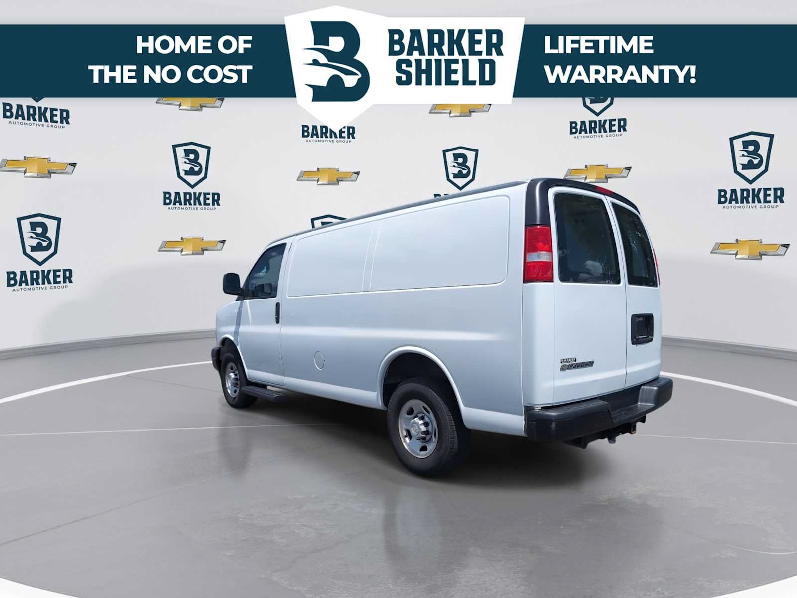 Used 2020 Chevrolet Express 3500 w/ Driver Convenience Package RWD image 6