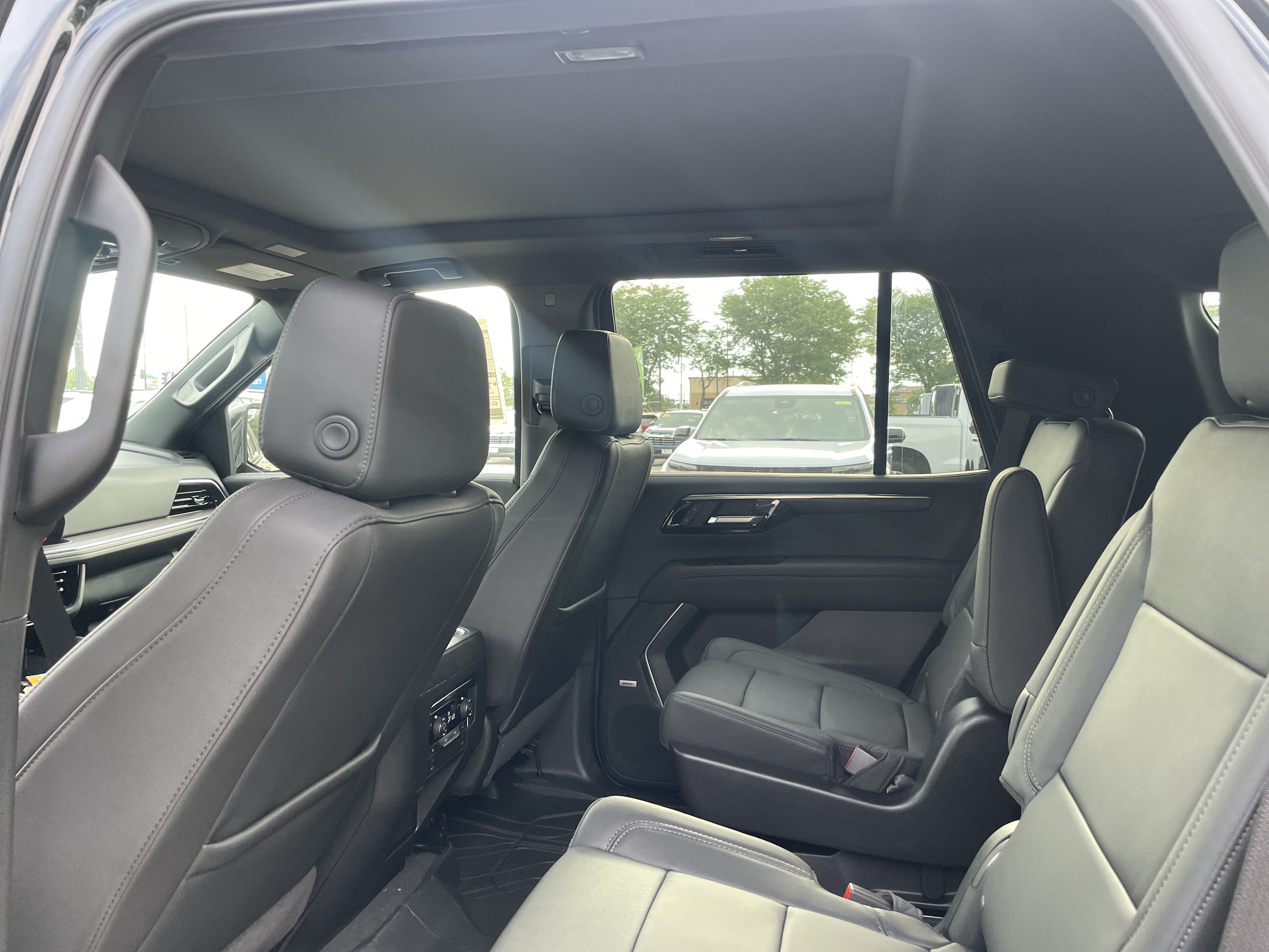 New 2026 Chevrolet Tahoe Z71 w/ Comfort Package AWD/4WD image 25