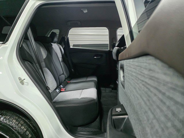 Used 2022 Nissan Rogue SV image 16