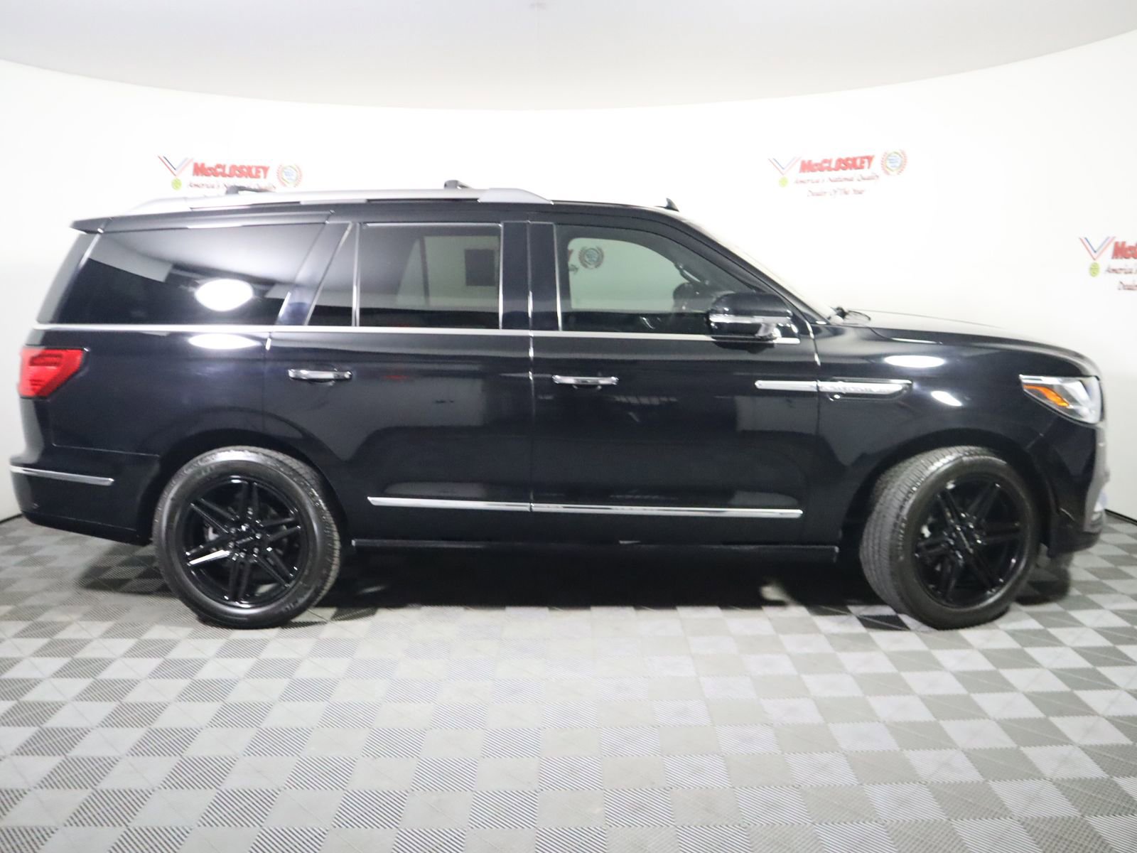 Used 2018 Lincoln Navigator Reserve w/ Technology Package AWD/4WD image 3