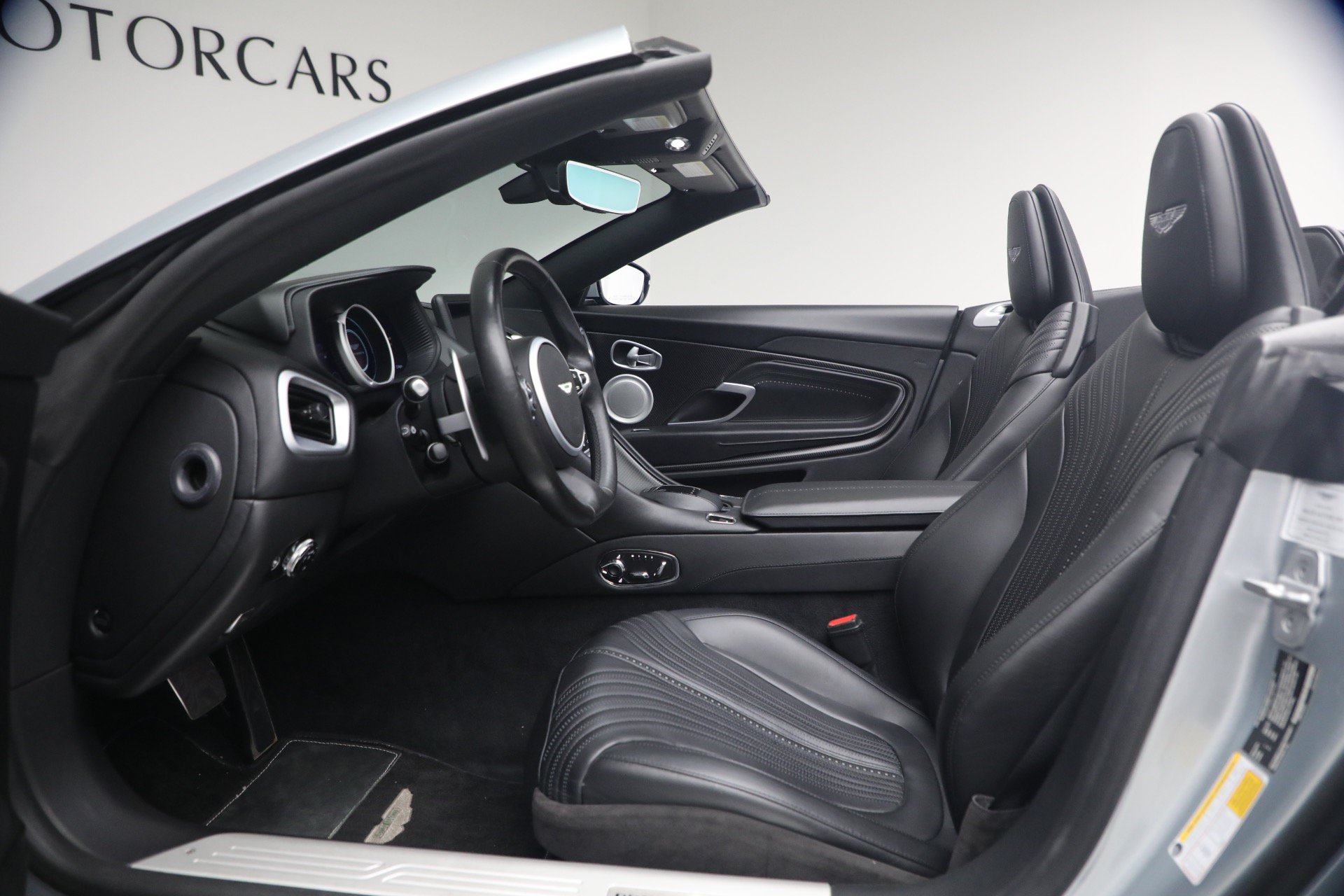 Used 2019 Aston Martin DB11 Volante RWD image 27