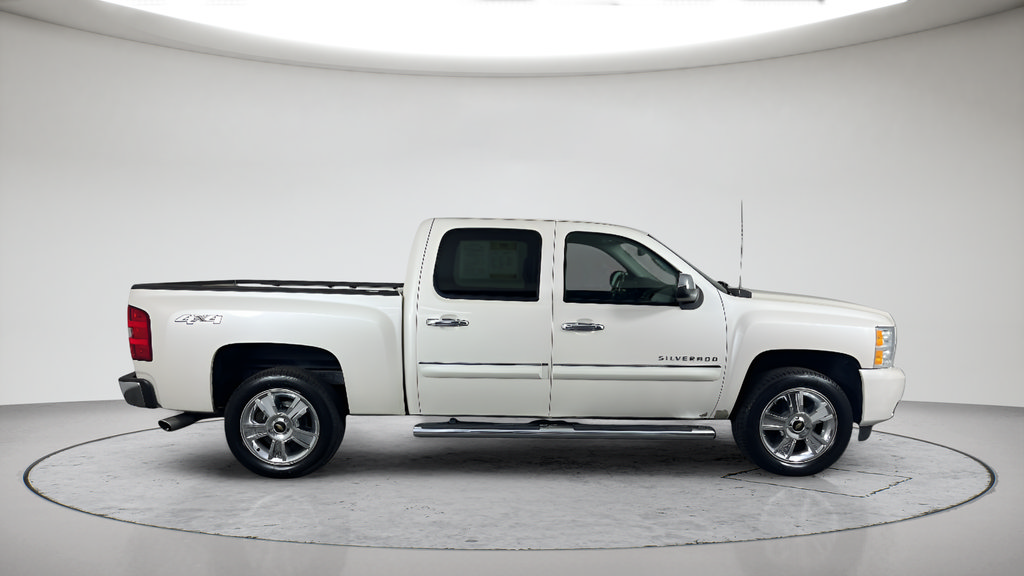 Used 2013 Chevrolet Silverado 1500 LTZ w/ LTZ White Diamond Edition AWD/4WD image 2